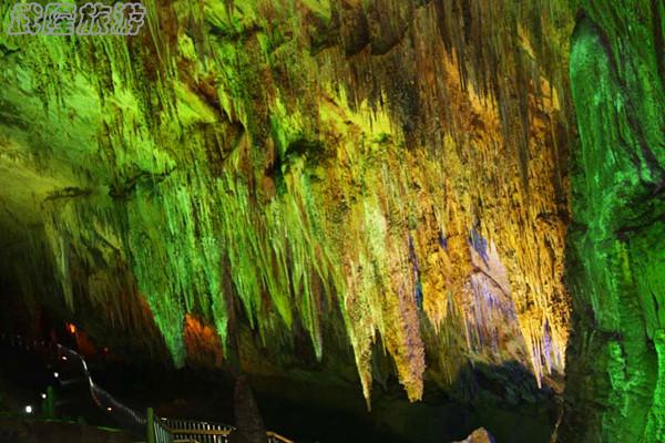 芙蓉洞景點(diǎn)之&ldquo;萬箭掛壁&rdquo;