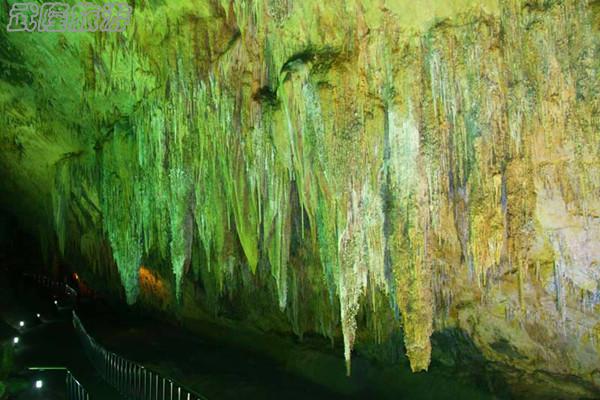 芙蓉洞景點(diǎn)之&ldquo;萬箭掛壁&rdquo;