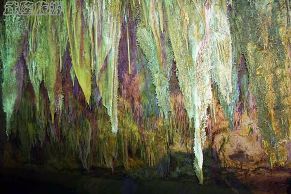 芙蓉洞景點(diǎn)之&ldquo;萬箭掛壁&rdquo;