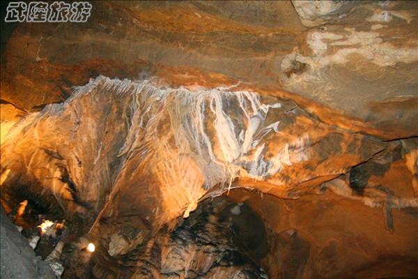 芙蓉洞景點之&ldquo;裙邊石旗&rdquo;