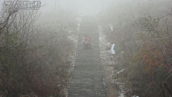 武隆四眼坪觀光天梯