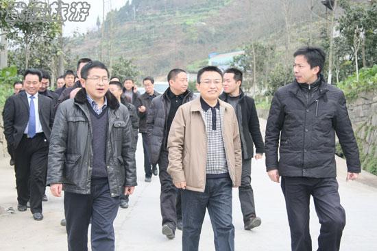 考察浩口鄉黑山羊養殖點