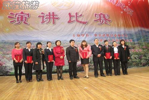 獲獎選手和縣領導合影