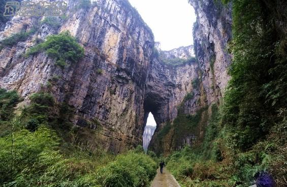 氣勢恢宏天生三硚