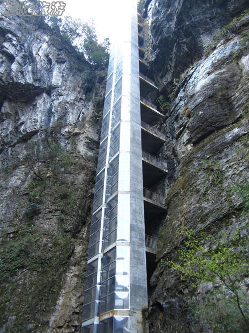 天生三硚氣勢恢宏 游客觀賞贊美聲不斷