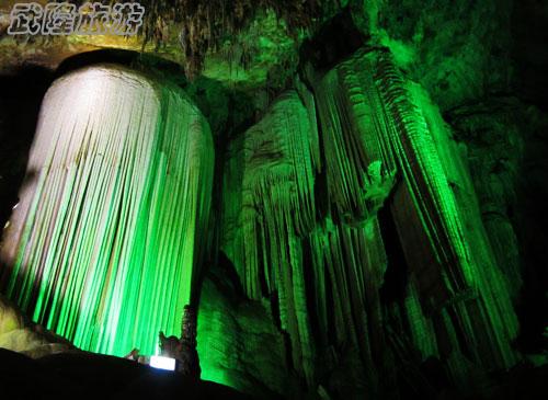 清明節觀芙蓉洞壯麗景象 游客感嘆大自然鬼斧神工