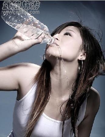 喝水太多也會中毒，注意健康飲水