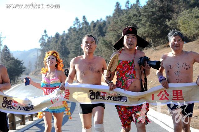 奔跑吧 第二屆仙女山雪地光豬跑&ldquo;裸&rdquo;跑來襲