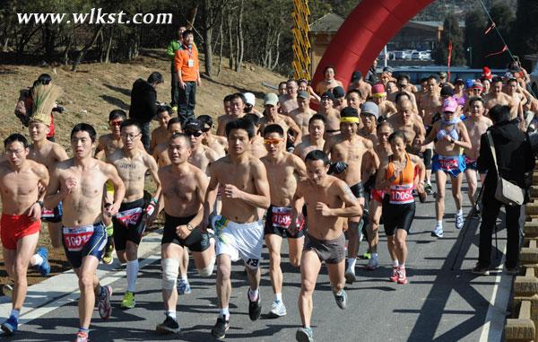 奔跑吧 第二屆仙女山雪地光豬跑&ldquo;裸&rdquo;跑來襲