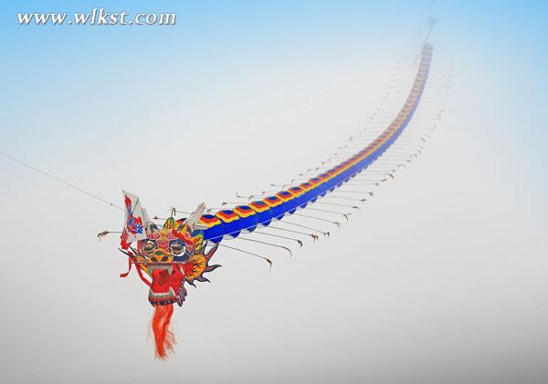 6000米“巨龍”翱翔于天空