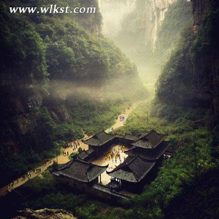 清明節武隆景區仙氣騰騰 游客感慨:如新娘頭蓋白紗