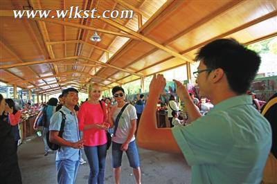 &ldquo;咱們合個影吧。&rdquo; 代君君/攝