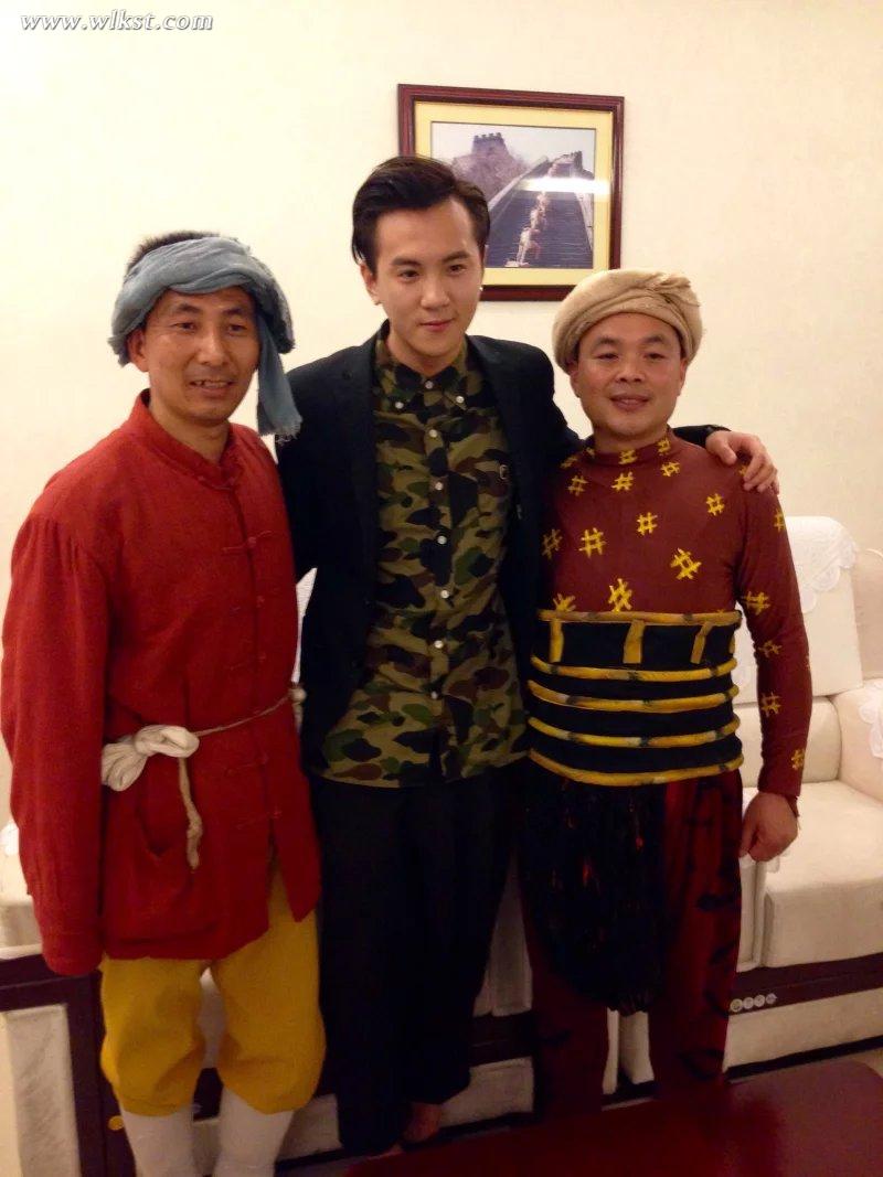 新加坡著名影星方偉杰與&ldquo;印象武隆&rdquo;主演合影(圖)