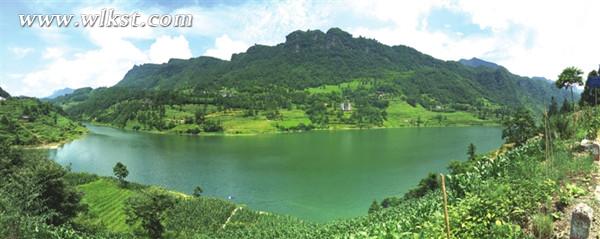 站在遠處望山虎關水庫