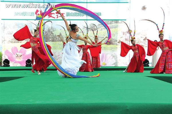 開(kāi)幕式的表演十分精彩