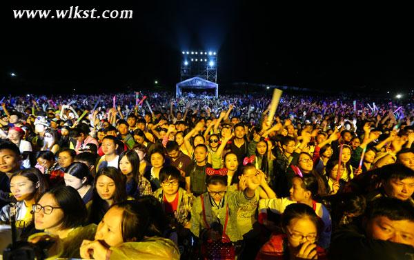 許巍田馥甄獻唱2015仙女山音樂節 歌迷清涼中享狂歡