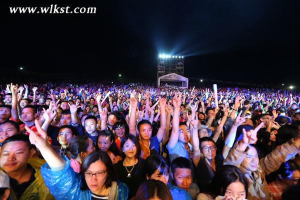 許巍田馥甄獻唱2015仙女山音樂節 歌迷清涼中享狂歡