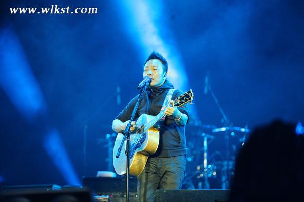 許巍田馥甄獻唱2015仙女山音樂節 歌迷清涼中享狂歡