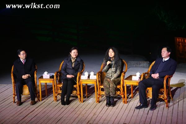  王潮歌在《印象武隆》改版首演現場答記者問(王俊杰/攝)