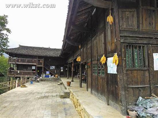 楊建峰家的仡佬木樓農(nóng)家樂。