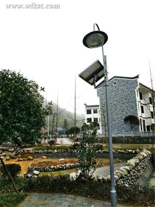 　武隆縣黃鶯鄉新樹村新安裝的太陽能路燈