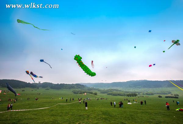 比基尼女郎仙女山背風箏走秀 原來天使的翅膀長這樣