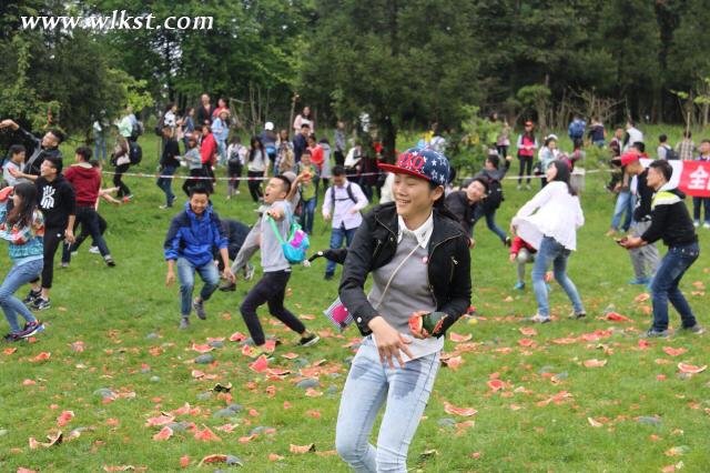 全國首趟大學(xué)生專列赴仙女山上演&ldquo;讓西瓜飛&rdquo;