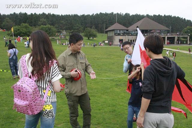 &ldquo;村長&rdquo;李銳攜20位小朋友 赴武隆鄉(xiāng)村獻(xiàn)愛心