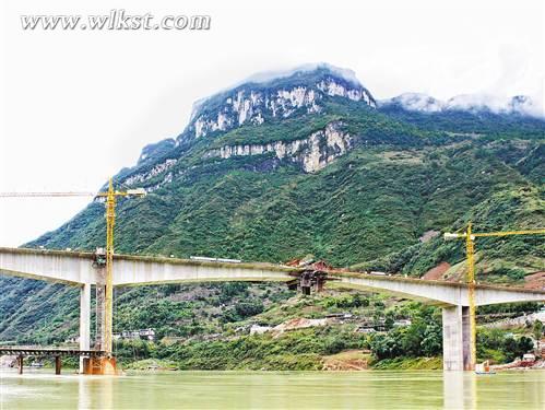  圖為土坎烏江大橋成功合龍。(武隆縣交委供圖)