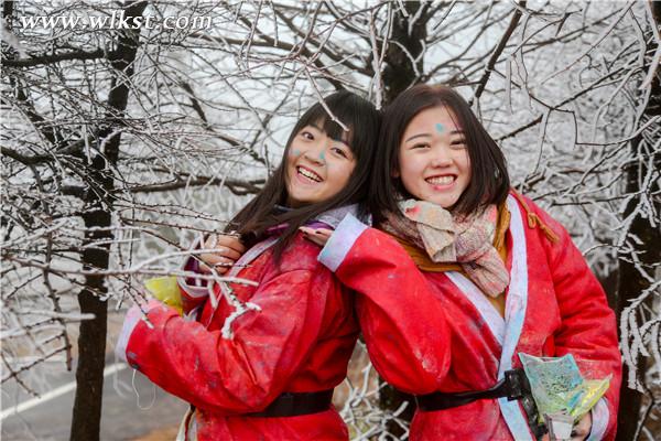 參加炫跑的學生開心合影