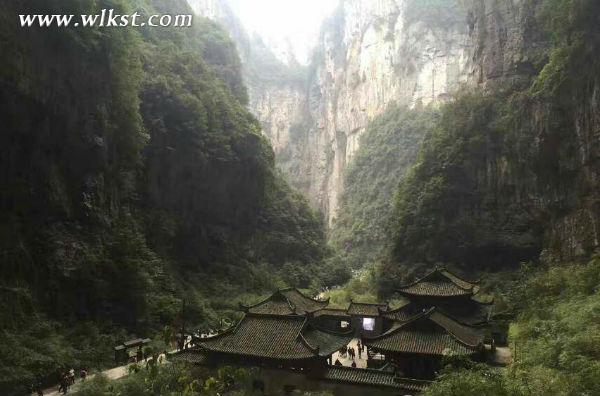 元旦小長假&nbsp;四方游客齊聚武隆用旅行跨年告別2016