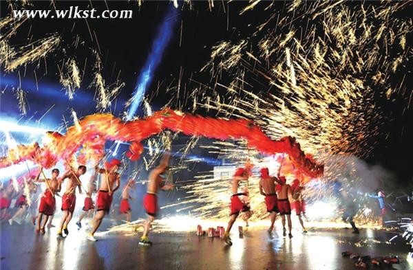  火龍表演年味濃。