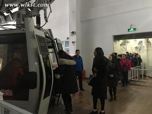 游客排隊坐索道