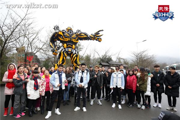 兄弟團和粉絲一起旅行