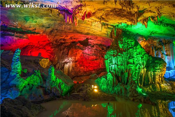 改造后的芙蓉洞更加輝煌奪目