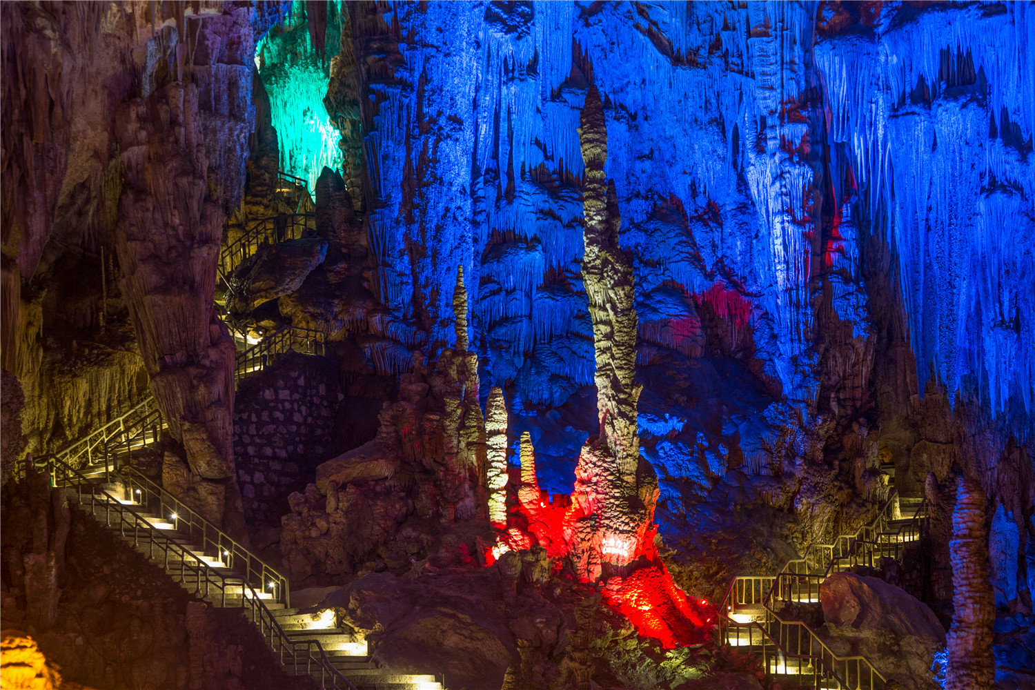 國慶假期過半 到重慶武隆來一場經(jīng)典三日游如何？