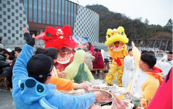 團團圓圓過春節