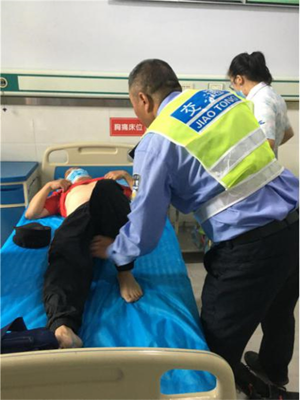 陳勝兵送患者就醫