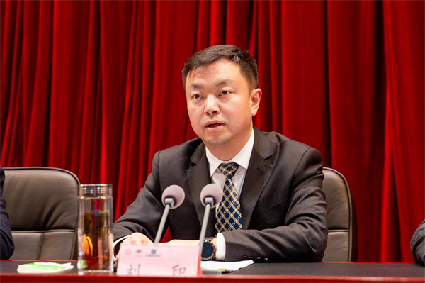 區政府副區長，度假區黨工委書記、管委會主任劉印講話