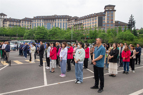 出席開工儀式的各部門領導