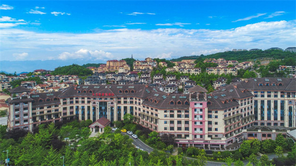 獨(dú)具歐洲風(fēng)情的仙女山國(guó)家級(jí)旅游度假區(qū)